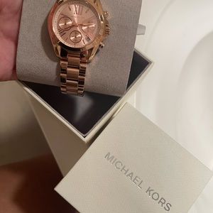 Micheal Kors watch never worn too big need